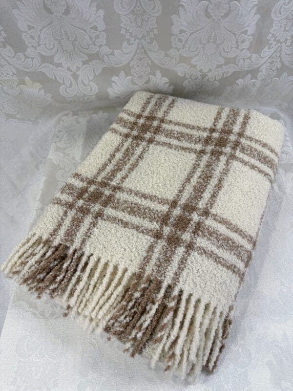 100% Baby Alpaca Wool Throw from Peru (Beige) - Image 6